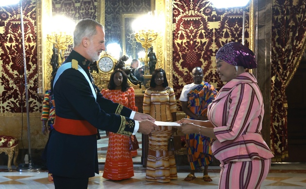 Su Majestad el Rey recibe la Credencial de Kulsoume Baffoe, Embajadora de la República de Ghana